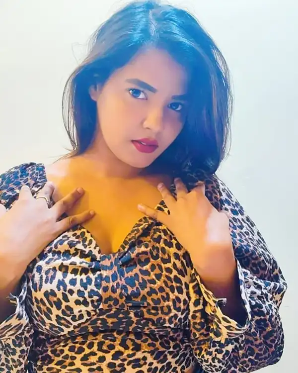 Sakshi vip call girls in Zirakpur